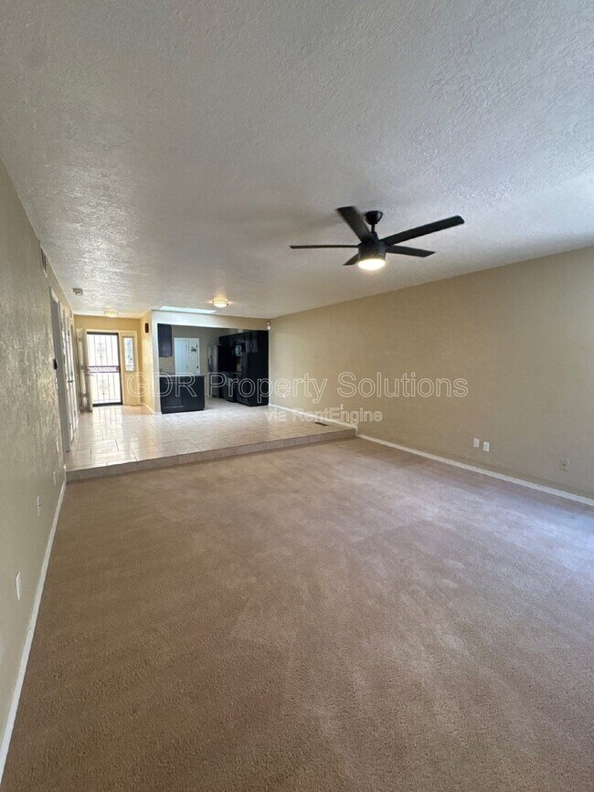 Building Photo - 5828 Elmwood Dr NE