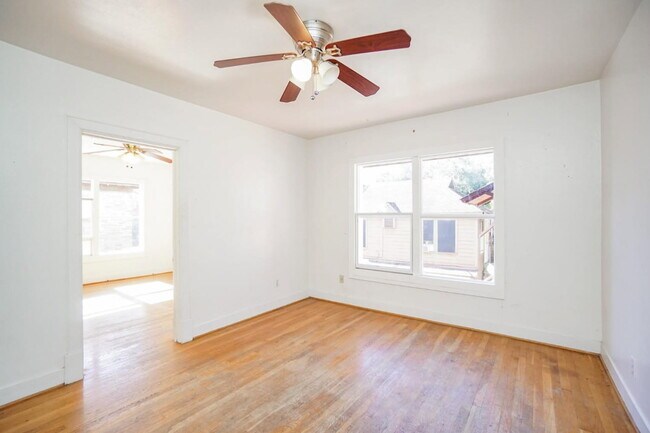 Building Photo - 4320-4322 Jack St