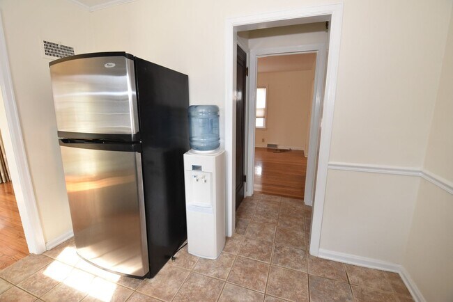 Building Photo - Adorable 3 Bedroom on McKinley Ave. South Bend, IN