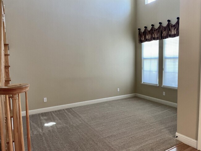 Building Photo - 9772 Ellsmere Way