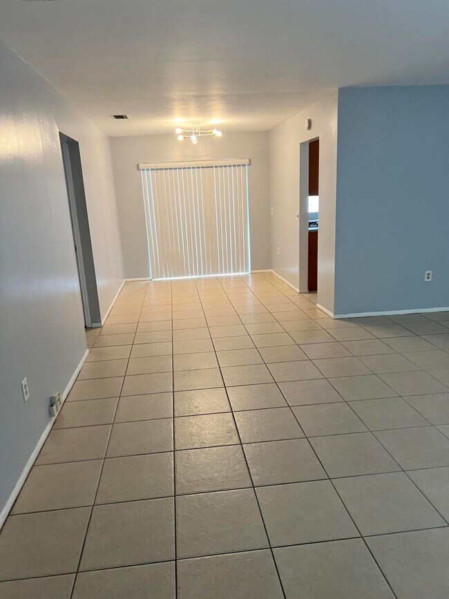 Building Photo - 11421 NW 39th Pl