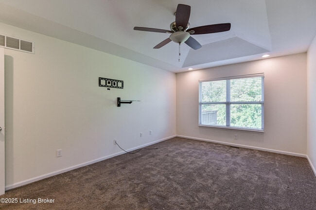 Building Photo - 220 Rockcrest Way