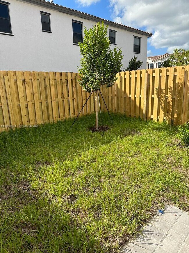 Building Photo - 11926 SW 245 Ter