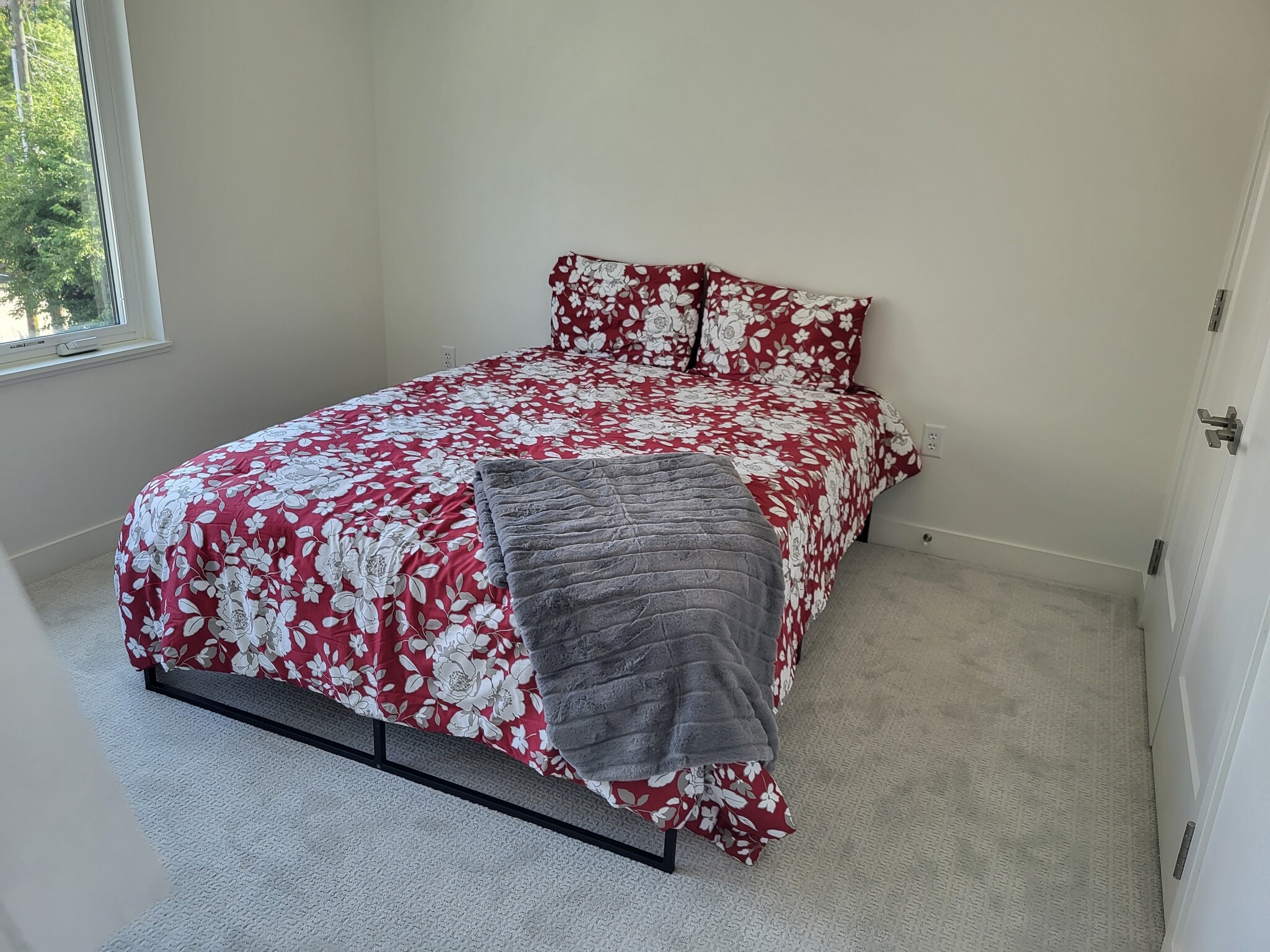 3rd floor bedroom - 822 7th St