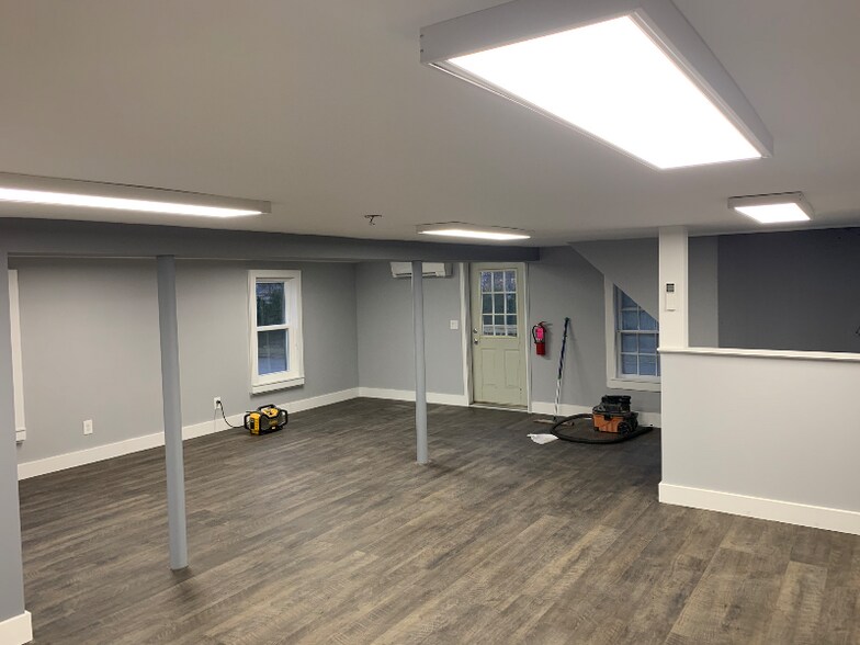 Building Photo - 7 S Canal St