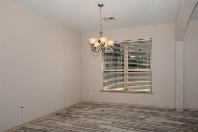 Building Photo - 11 Handbridge Pl