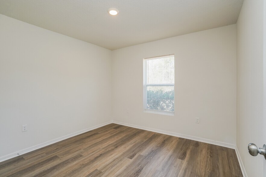 Building Photo - 2660 W Bravura Dr