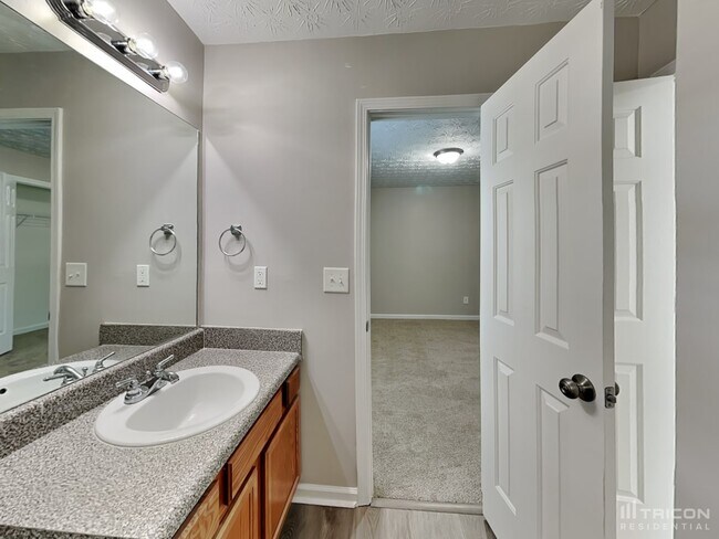 Building Photo - 30 Belmont Park Dr