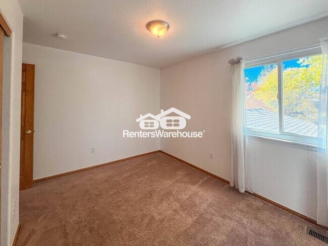 Building Photo - Available now! Stunning 4 Bed, 4 Bath Corner Lot in a Fantastic Area