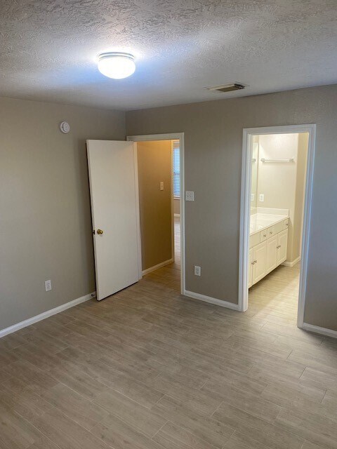 Building Photo - 13543 Ambrose St