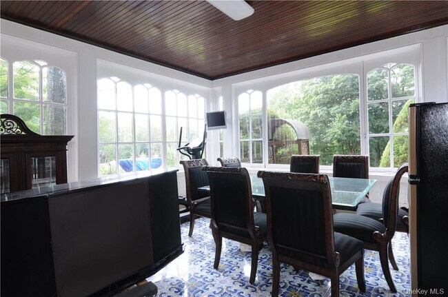 Building Photo - 136 Harriman Rd