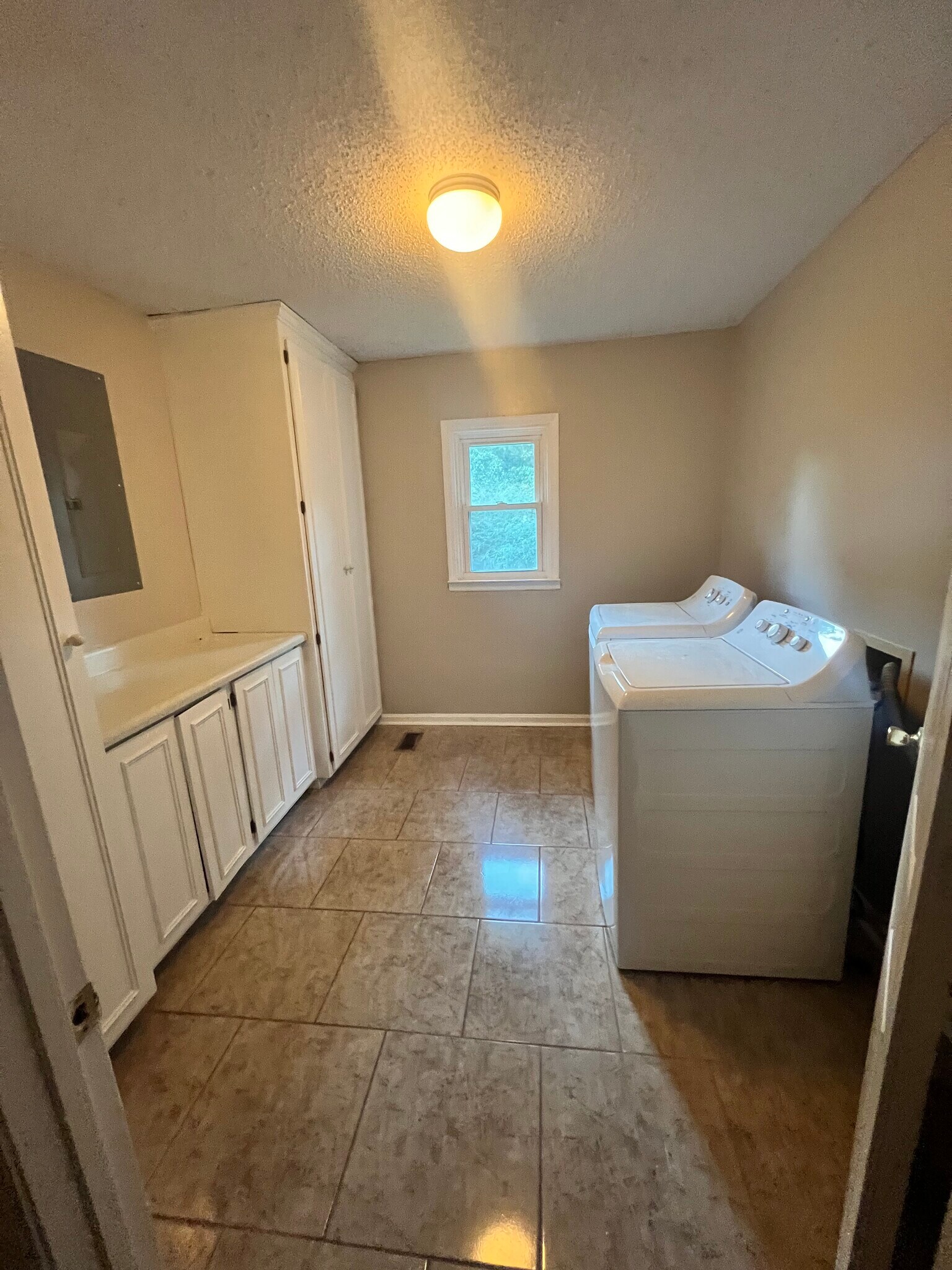 Building Photo - 333 Chapman Rd