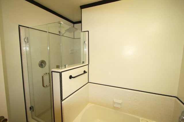 Building Photo - 645 Westmount Dr