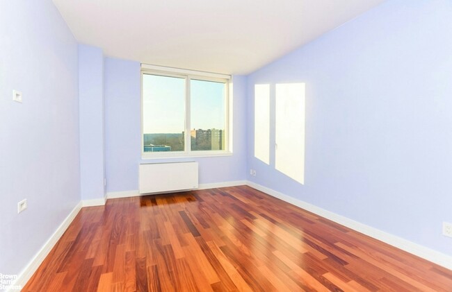 Building Photo - 640 W 237th St