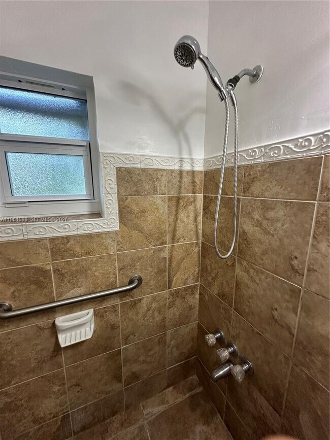 Building Photo - 200 W 53rd Terrace