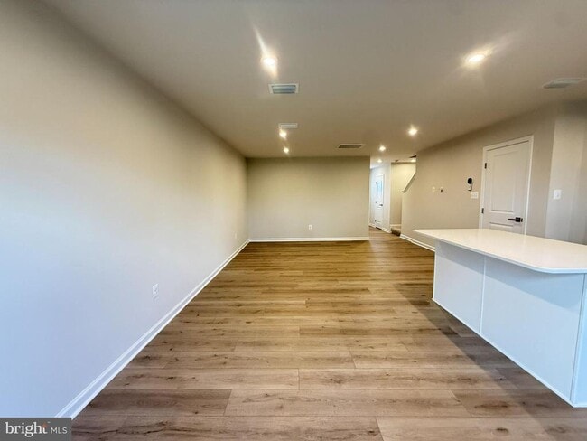 Building Photo - 647 Laurelwood Cir