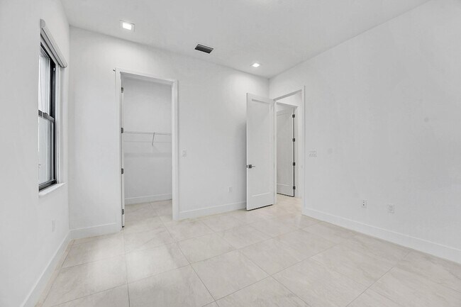 Building Photo - 13005 Feathering Wy