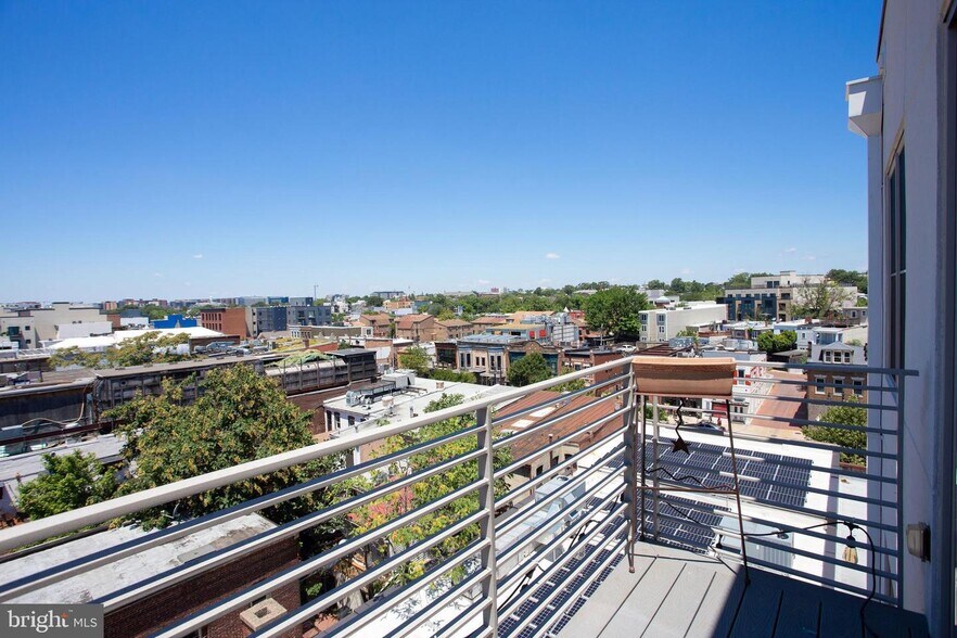 Building Photo - 1350 Maryland Ave NE