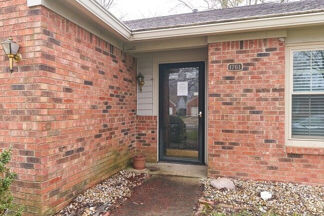 Building Photo - Updated Ranch with Deck in Pike Twp