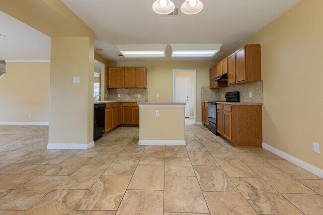 Building Photo - 211 Rim Rock Dr