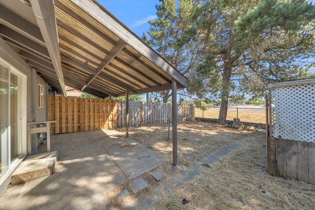 Building Photo - 9th Ct Duplex - AL-2402