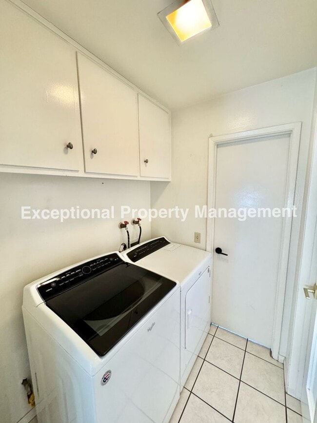 Building Photo - Ready to move in 3 bed 2 bath single story home!