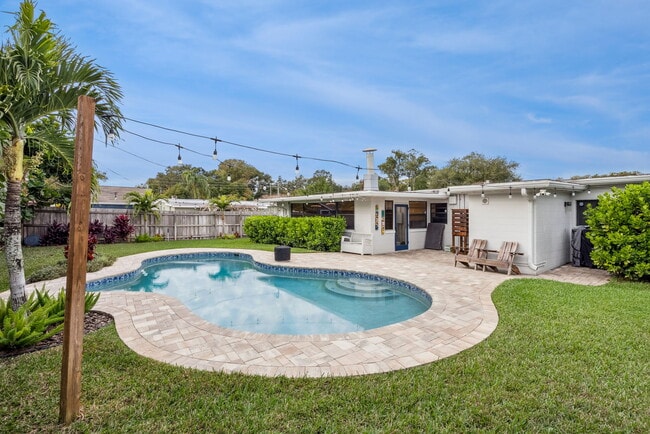 Building Photo - 3218 Carnine Dr