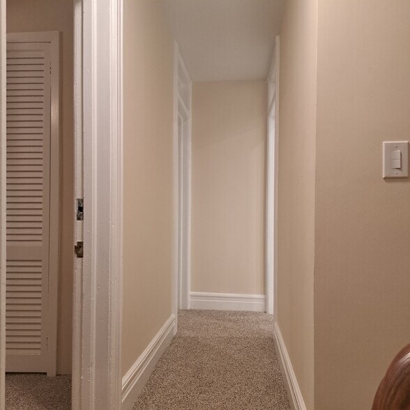 Hallway - 85 W Hanover Ave