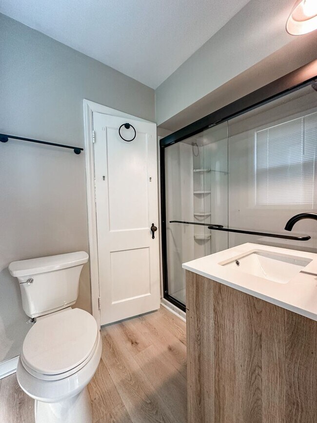 Building Photo - Remodeled 2 bed / 1 bath home