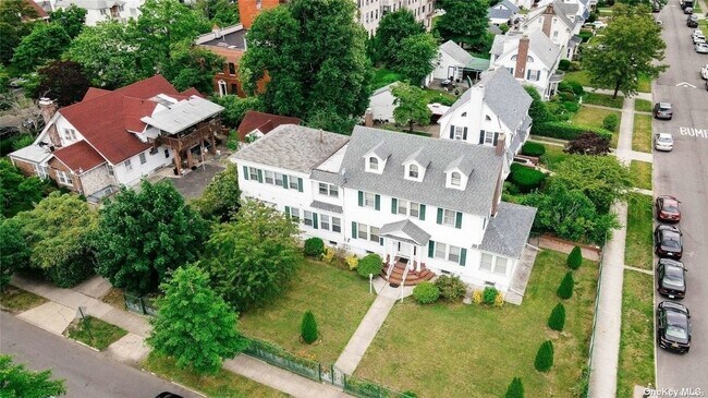 Building Photo - 193-17 90th Ave