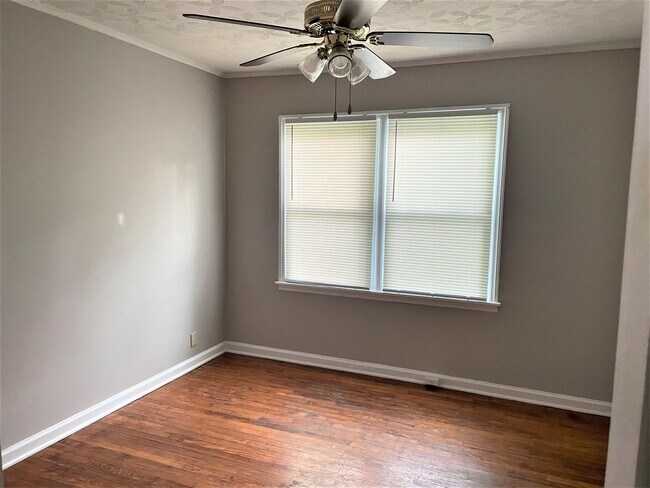 Building Photo - 203 Sunset Ct