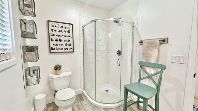Building Photo - Beautifully Remodeled and Charming Country...