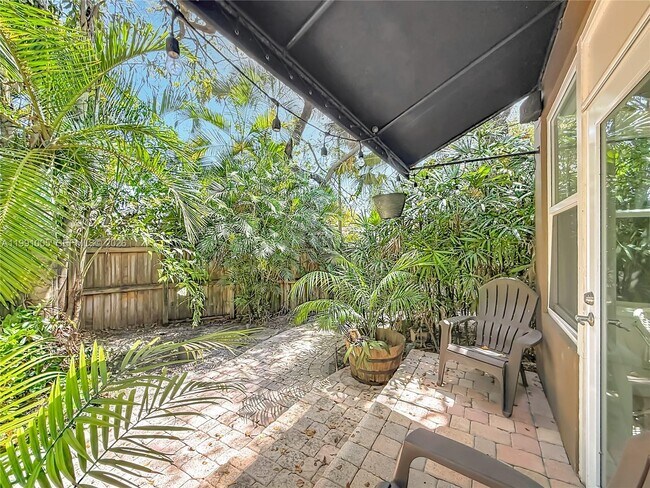 Building Photo - 1419 NE 4th Ct