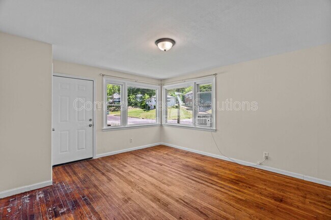 Building Photo - 2502 McLaran Ave