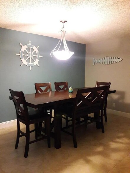 Building Photo - 1821 NE 40th Ct