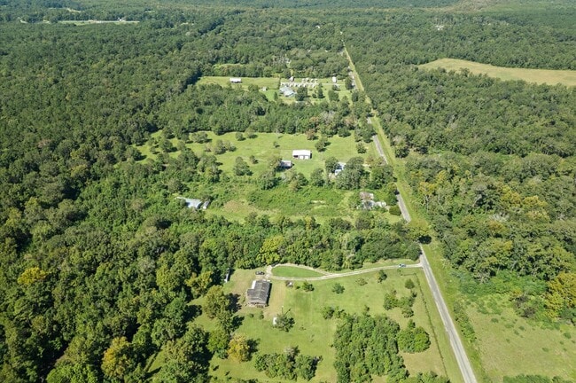 Building Photo - 806 Co Rd 2112