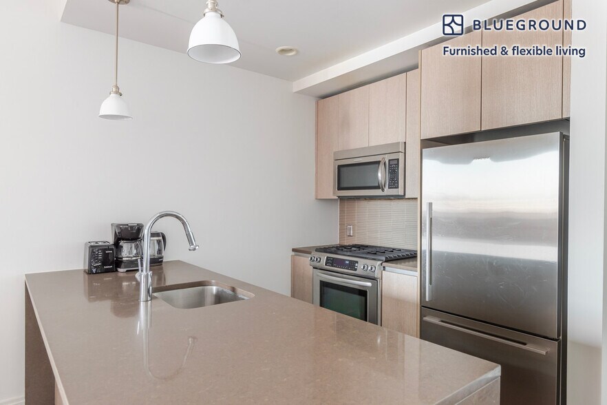 Building Photo - 148 1st St