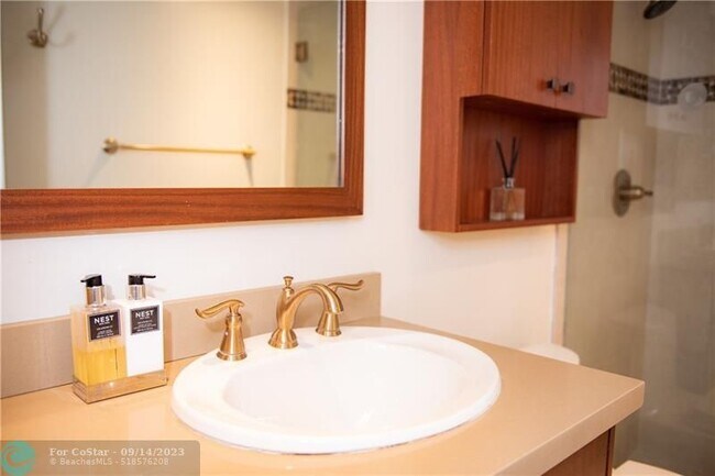 Building Photo - 3000 S Ocean Blvd