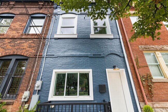 Building Photo - 804 Cedar Ave