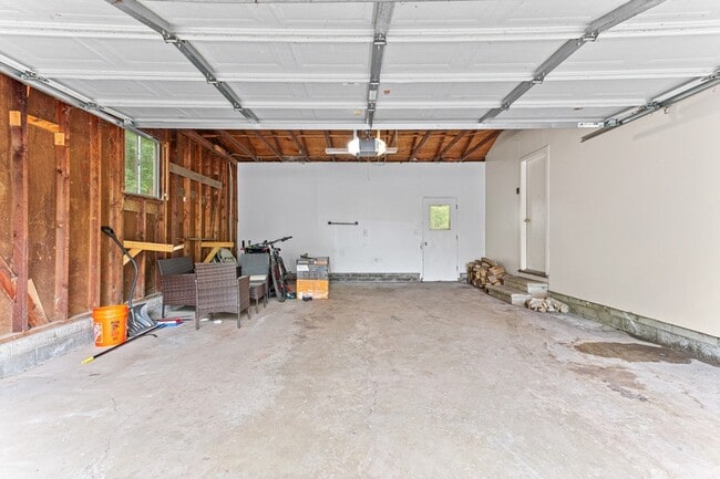 Building Photo - 4683 Lockhart St