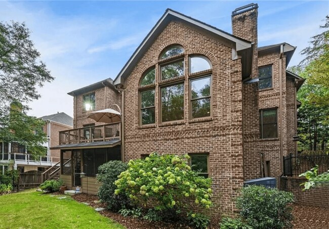 Building Photo - 2262 Meadowvale Dr NE
