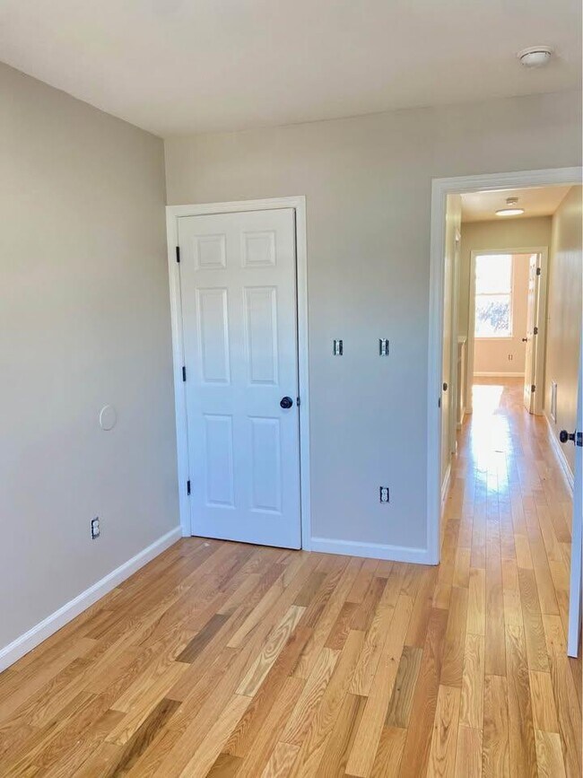 Building Photo - 2512 E Fayette St