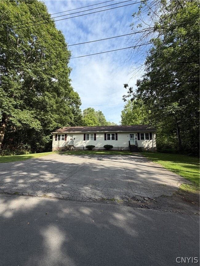 Building Photo - 300 Verona St