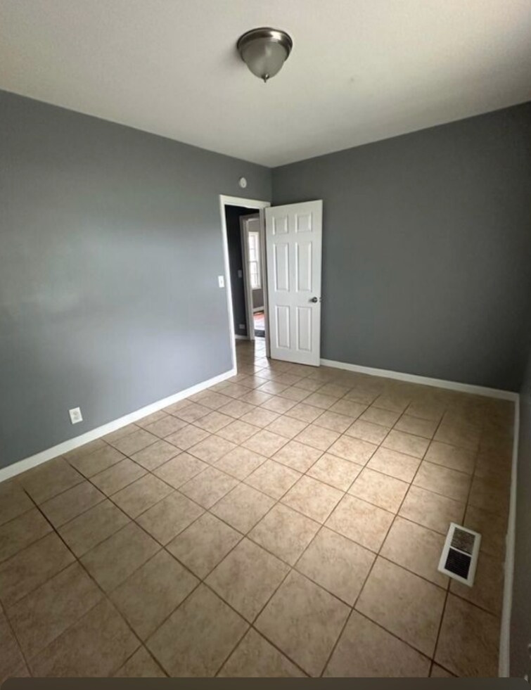 Building Photo - 118 3rd Ave SW