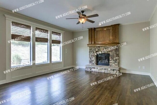 Building Photo - Gorgeous Home in Northwest Olathe-Availabl...