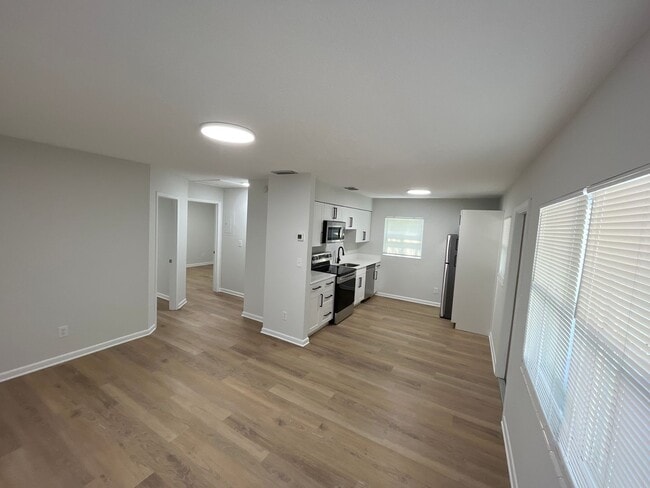 Building Photo - 126-132 E Harding St