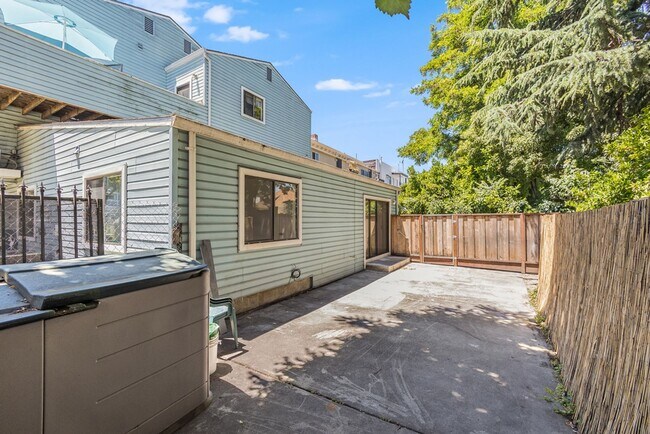 Building Photo - 1211 Lincoln Ave