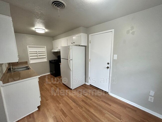 Building Photo - 700 Crosby Blvd