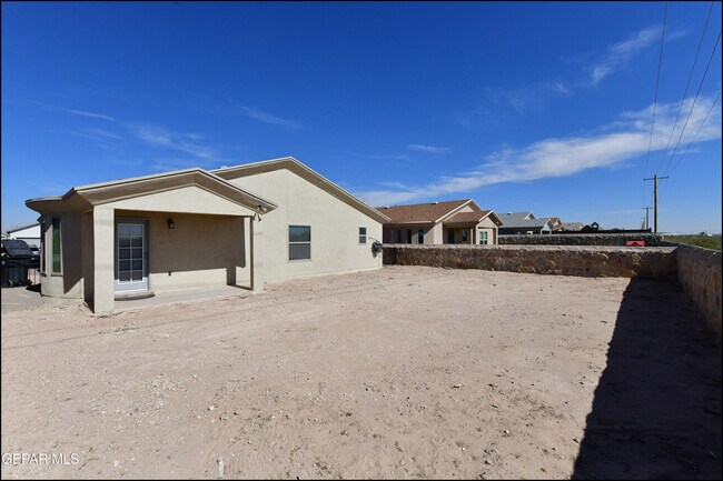 Building Photo - 13744 Flora Vista Ave