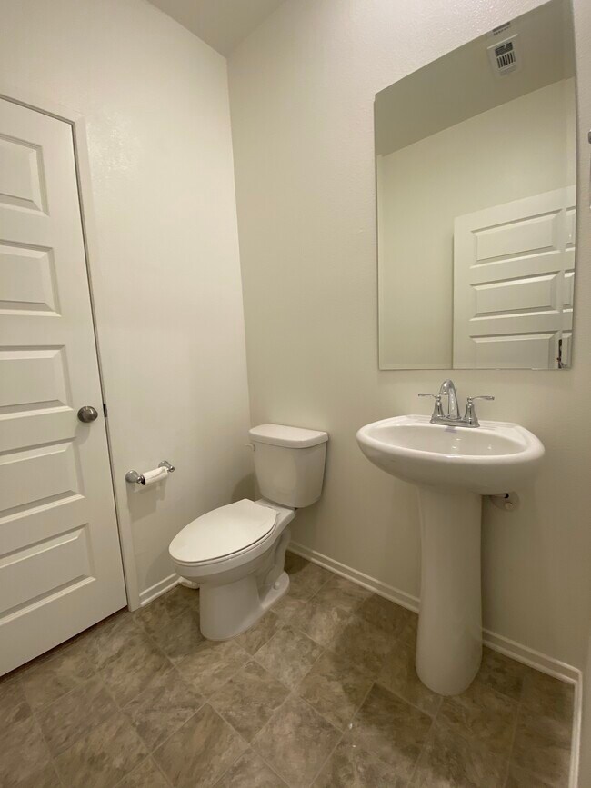 Building Photo - 6032 Mariposa Dr